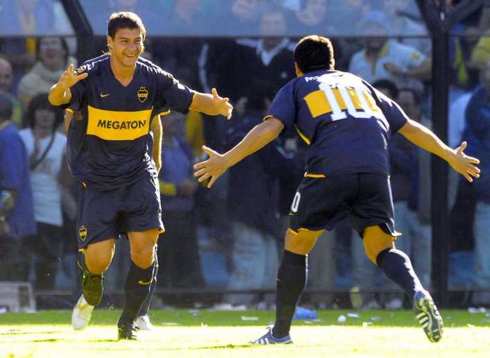 Riquelme juega con Battaglia