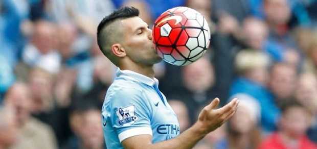Kun arrollador: metió 5 goles en 20 minutos e igualó a Tevez