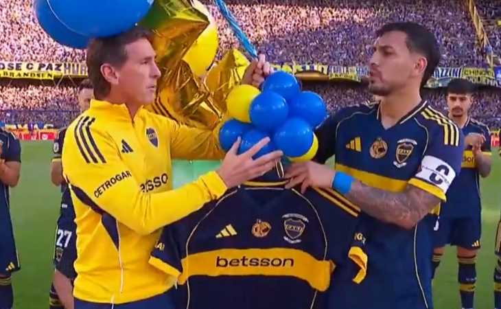 La bandera de Juan Román Riquelme para Russo en su palco en La Bombonera