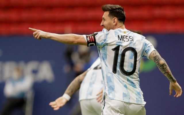 La bandera que apareció en La Bombonera para Messi