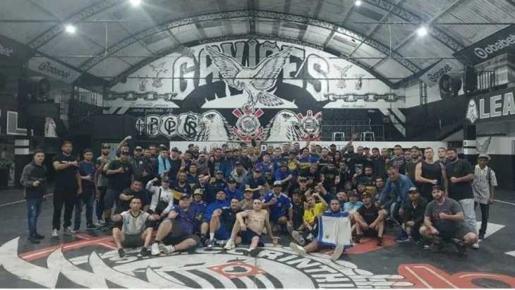 La barra de Boca se juntó con la de Corinthians en la previa del partido con Cruzeiro