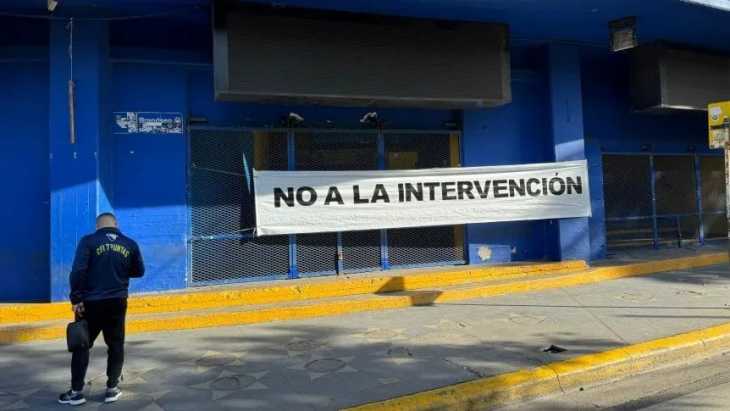 La Bombonera amaneció con pasacalles en medio de la definición sobre las elecciones en Boca