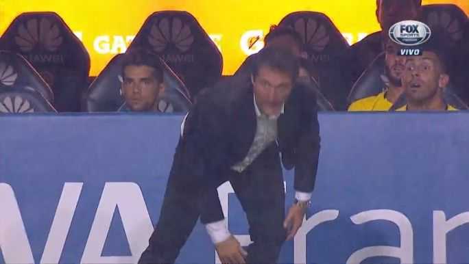 La caída de Guillermo y las reacciones de Tevez y Pavón