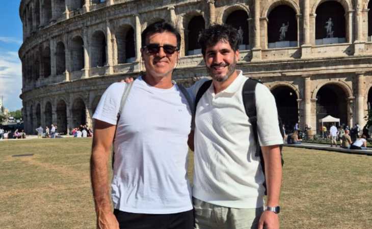 La curiosa escena que vivió Gustavo Quinteros en Europa con un argentino, mientras espera por Boca