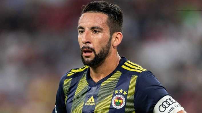 La esposa de Isla podría ser clave en la llegada del defensor