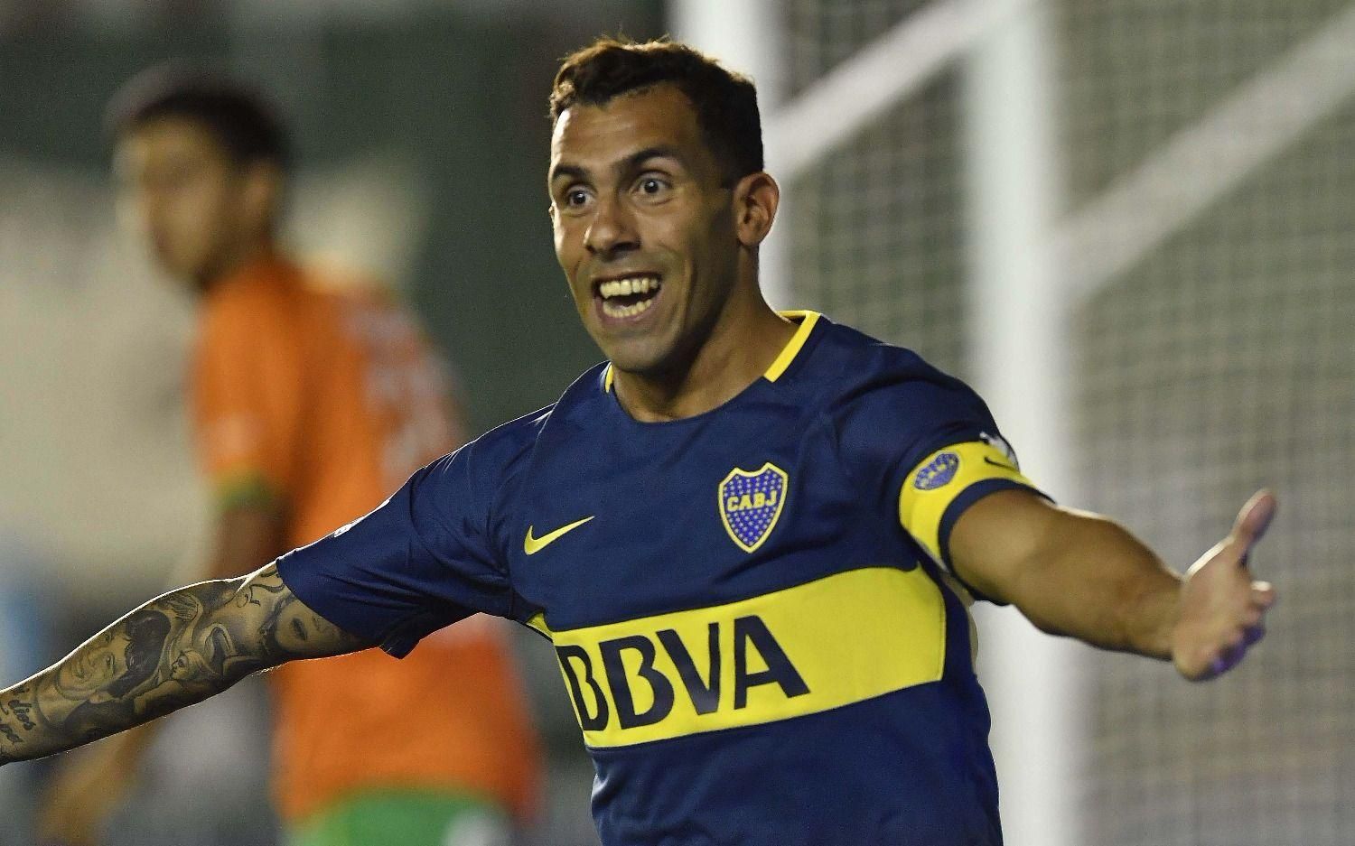 La exquisita ruleta con la que Tévez bailó a su rival