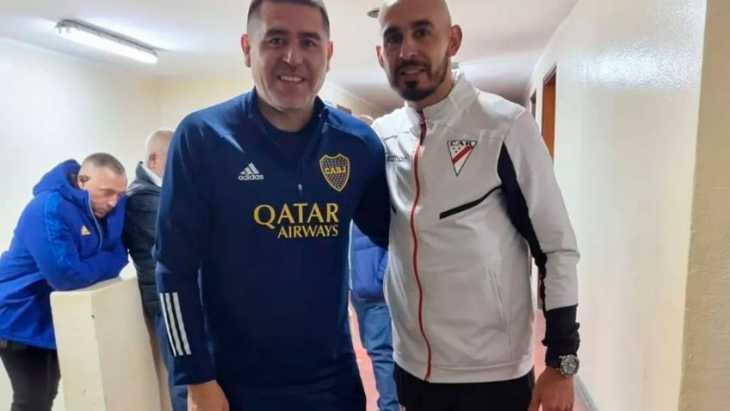 La foto de Riquelme en la zona de vestuarios con el Riquelme de Always Ready