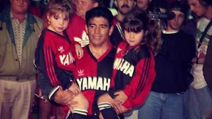 La historia detrás del festejo de Messi para Maradona: el día que lo vio jugar en vivo