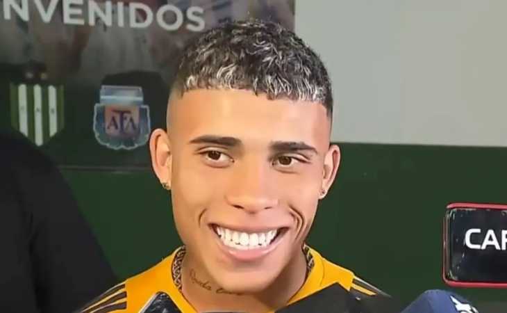 La increíble frase de Ayrton Costa sobre su forma de salir del fondo: Sino la tiramos a la m...