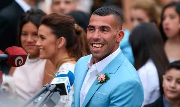 La inoportuna pregunta que le hicieron a Carlos Tevez en plena boda