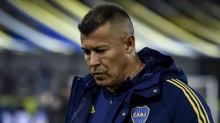 La llamativa decisión que a Almirón se le cruza por la cabeza para que Boca viste a Racing