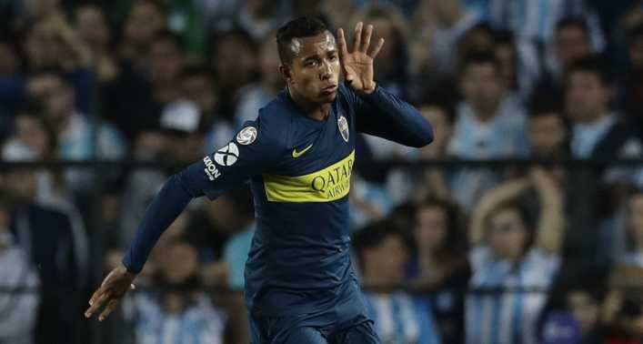 La peinada de Sebastián Villa a un hincha de Boca Juniors