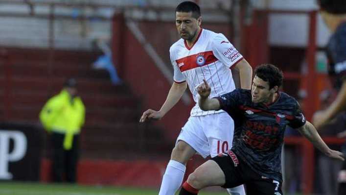 Riquelme la rompió, pero no pudo evitar la derrota: cuatro asistencias y un buen remate