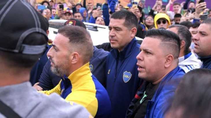 La sorpresiva decisión que medita Riquelme con la Bombonera por el mal estado del campo de juego