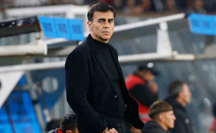 La última decisión de Gustavo Quinteros tras saber que Riquelme le da prioridad a Milito