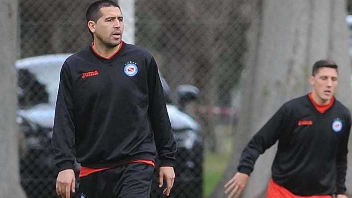Las camisetas número 10 que usará Riquelme en Argentinos 