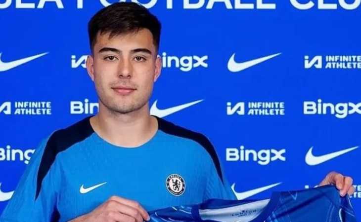 ¿Le conviene? Aaron Anselmino se encontró con un conflictivo panorama en su llegada a Chelsea