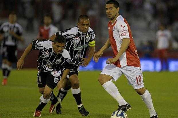 Riquelme le dio el pase a Argentinos a la semifinal