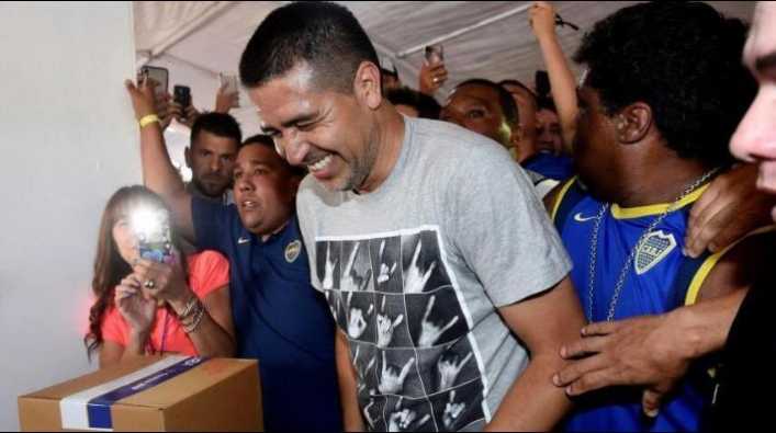 Le ofrecieron volver a Boca y cargó contra Riquelme