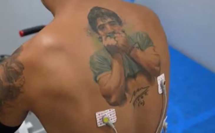 Lo lleva en la piel: quién es la figura de Boca que tiene un tatuaje gigante de Diego Maradona