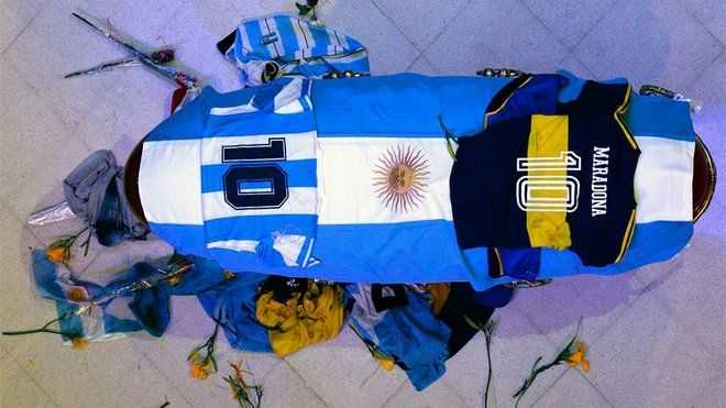 Locura en Argentina: miles de personas despiden a Maradona, en directo