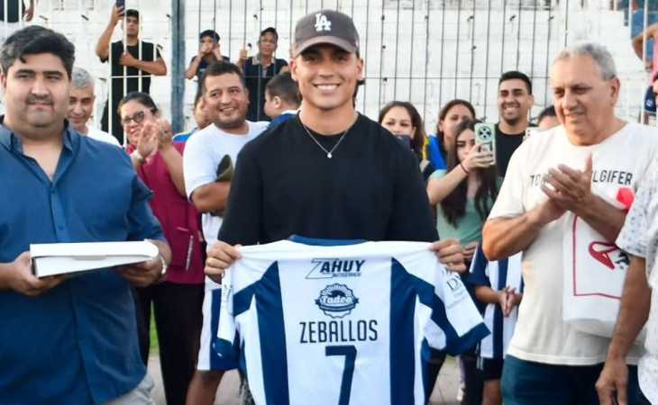 Locura por Exequiel Zeballos en La Banda: el crack de Boca volvió a su pueblo