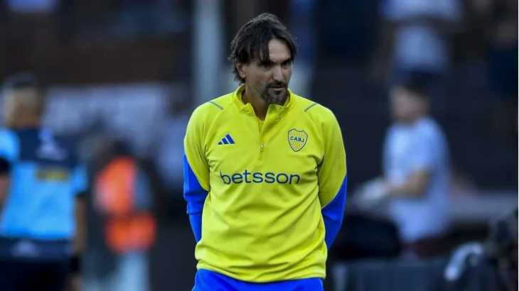 Los hinchas de Boca estallaron contra Diego Martínez por el equipo que paró en la práctica