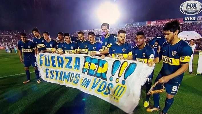 Los jugadores de Boca y una dedicatoria muy especial antes de jugar