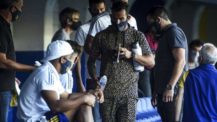 Los memes por el increíble look de Tevez en La Bombonera