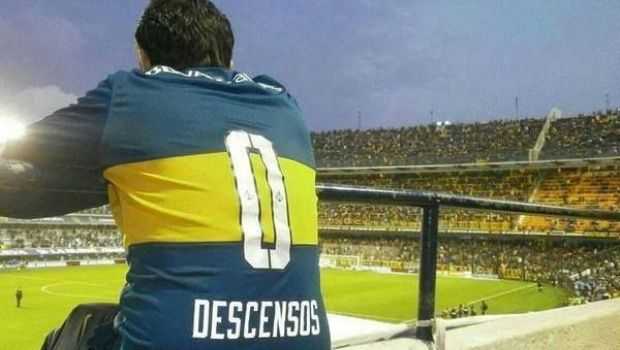 Los mira desde arriba: es el más grande de todos