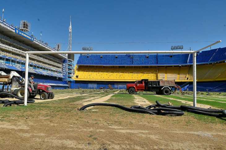 Los trabajos en el césped de la Bombonera están en su etapa final: Boca mantendrá la localía