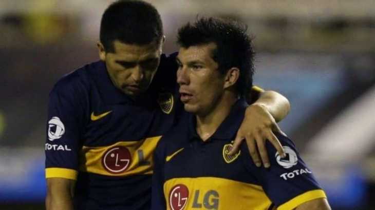 Los tres jugadores chilenos que Gary Medel le recomendó a Juan Román Riquelme para Boca Juniors