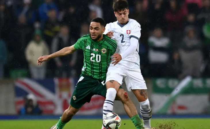 Lucas Blondel debutó en Suiza: los carteles con los que fue recibido en el estadio