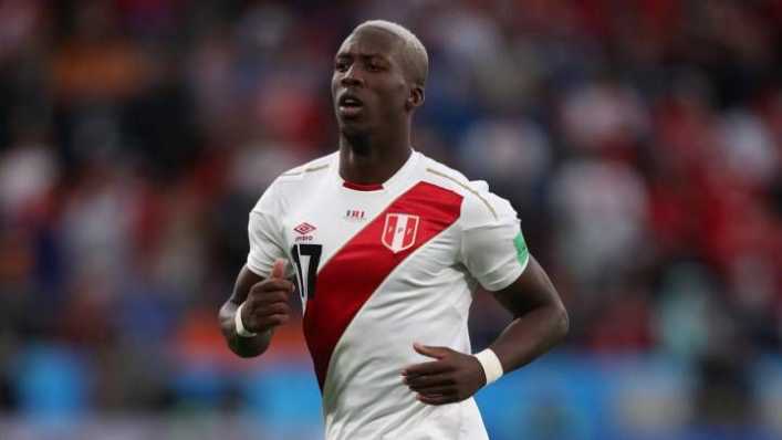 Luis Advíncula, muy cerca de ser el primer refuerzo de Boca
