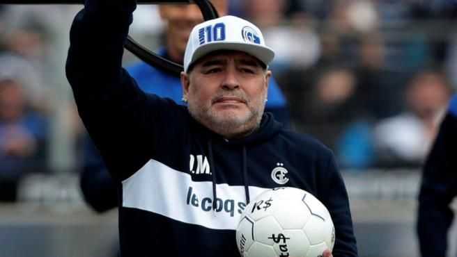 Maradona tendrá que ser operado de urgencia por un coágulo en el cerebro