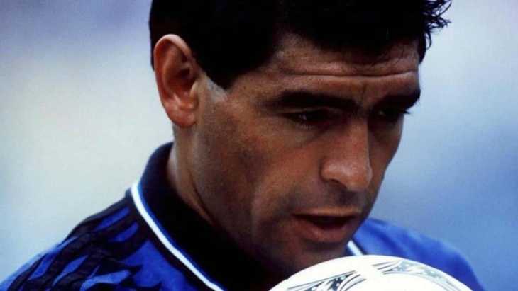 Maradona tiene una nueva carta en FIFA 22: la inolvidable foto que eligió EA Sports