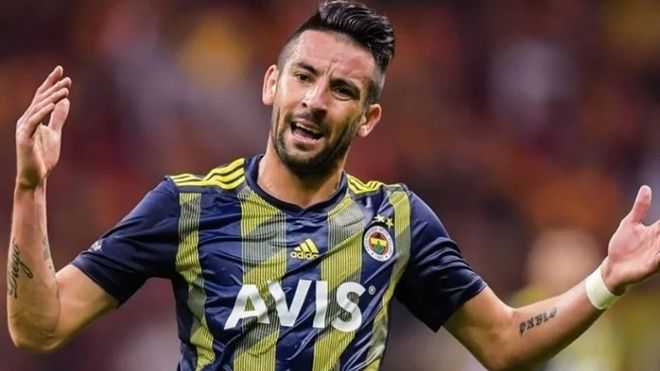 Mauricio Isla desata otro capítulo de la historia Riquelme - Pellegrini