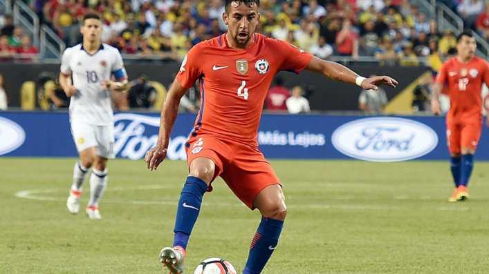 Mauricio Isla le abre la puerta a Boca