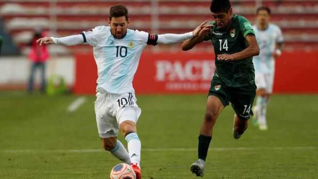 Messi la lía, para bien y para mal, en el Bolivia - Argentina