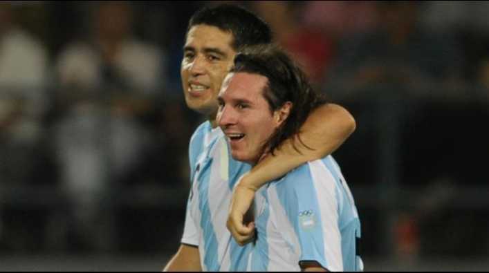 Messi no aprendió de Maradona, sino de Riquelme