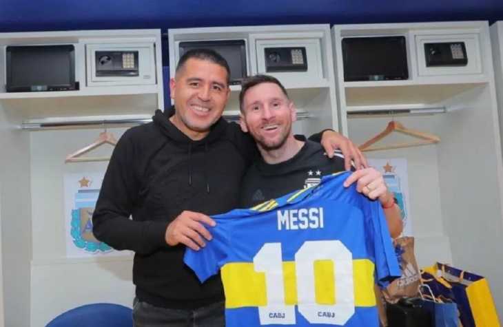 ¿Messi se pone la camiseta de Boca en la despedida de Riquelme?