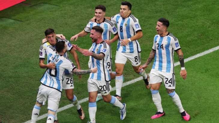 Messi, siempre Messi: asistencia mágica para Molina y gol récord
