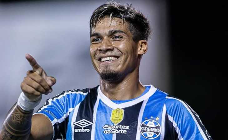 Mientras Boca tiene a sus cuatro nueves lesionados, quién es Matías Arezo, el delantero que fue ofrecido