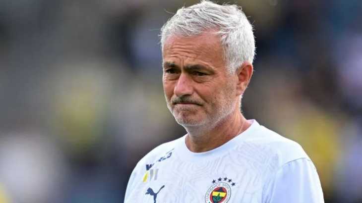 Mientras busca a Cristian Medina, denuncian a Mourinho por generar infelicidad y desesperanza en Fenerbahce