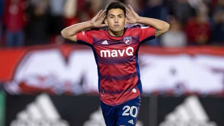 Mientras está cerca de arribar a Boca, los hinchas de Independiente insultaron a Alan Velasco en sus redes sociales