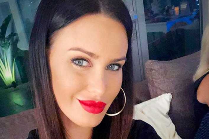 Mirada al horizonte y panza afuera, la postal de Natalie Weber que encendió el finde