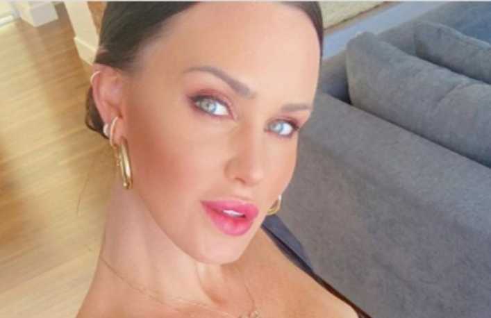 Natalie Weber vestida de novia sexy con la espalda descubierta enamora a todos