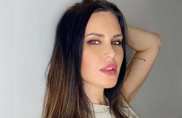 Natalie Weber y una (ardiente) foto en la cama