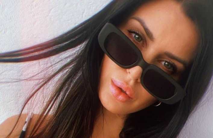 Natalie Weber y una explosiva foto con una bikini taparrabos