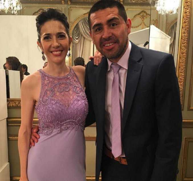 FOTO: Ni Boca ni Argentinos: Riquelme posó con la camiseta de otro equipo